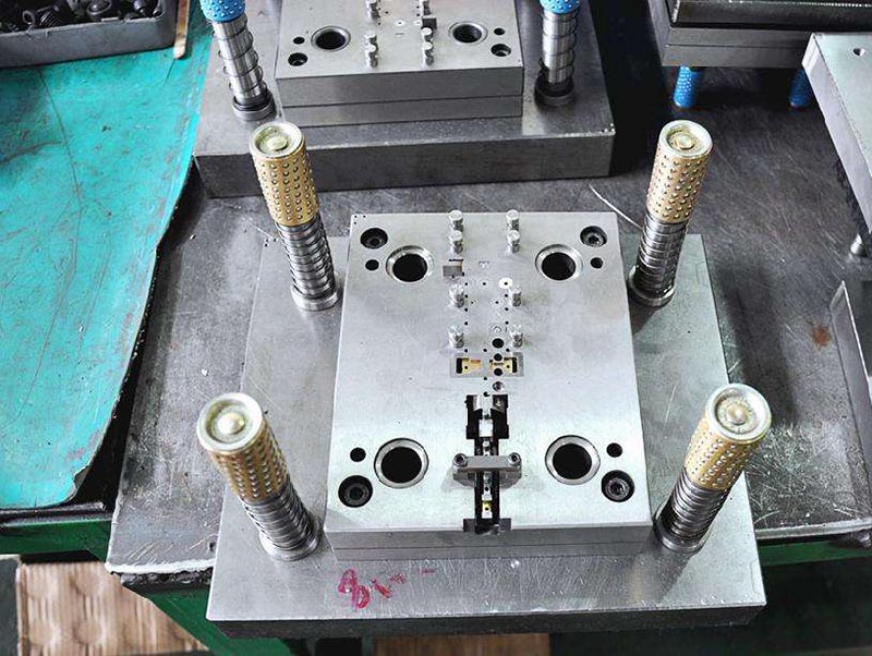 绿春模具制造-01